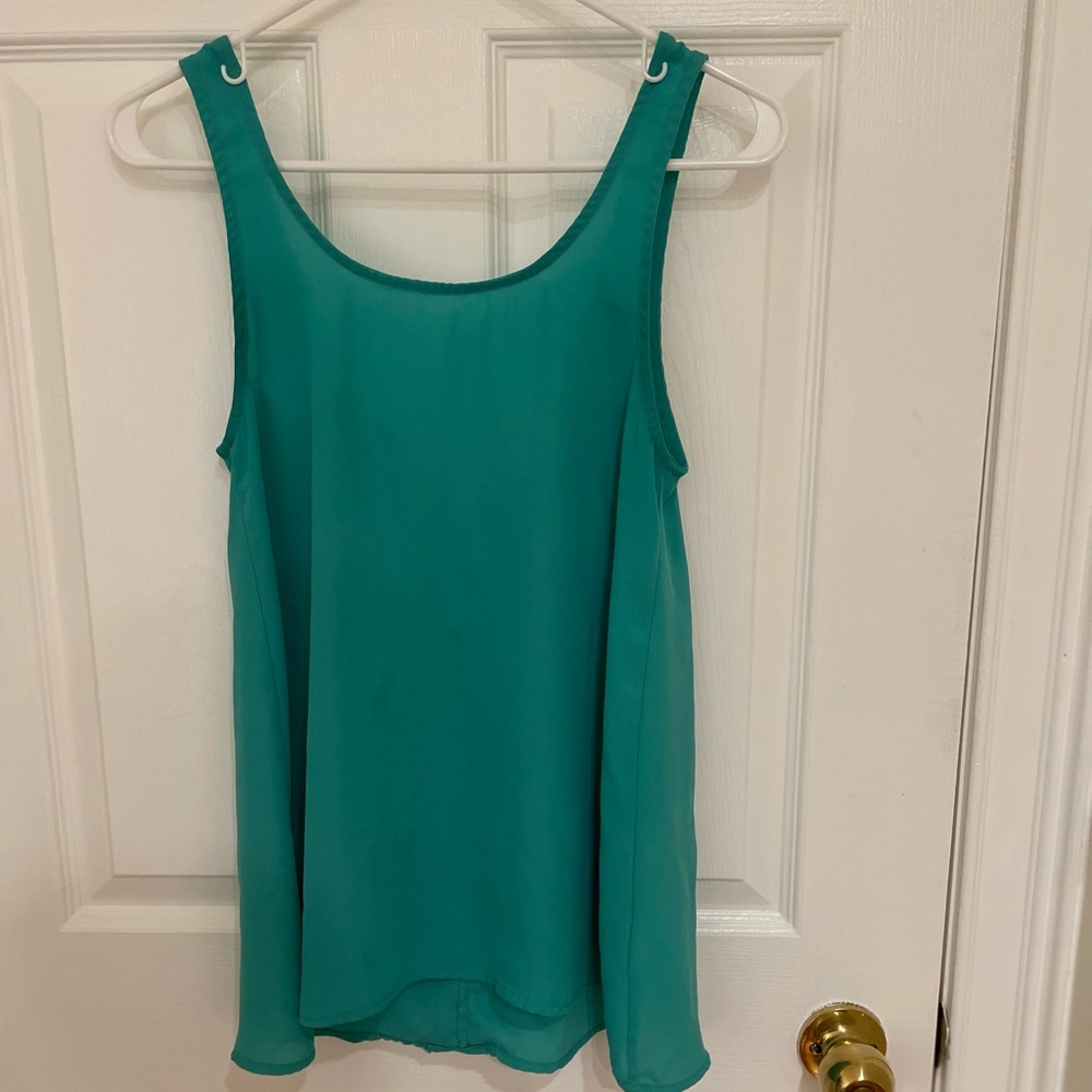 Everly green top - Picture 1 of 3